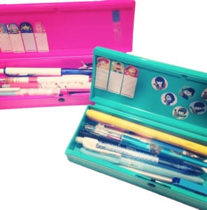 Trousse pour stylos d'école solide en plastique